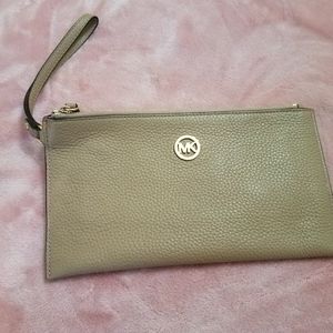 Michael Kors / Tan with Gold Hardware / Wristlet
